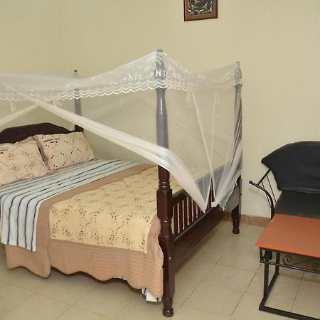Merian Gardens And Guest House Mukono Town Екстер'єр фото